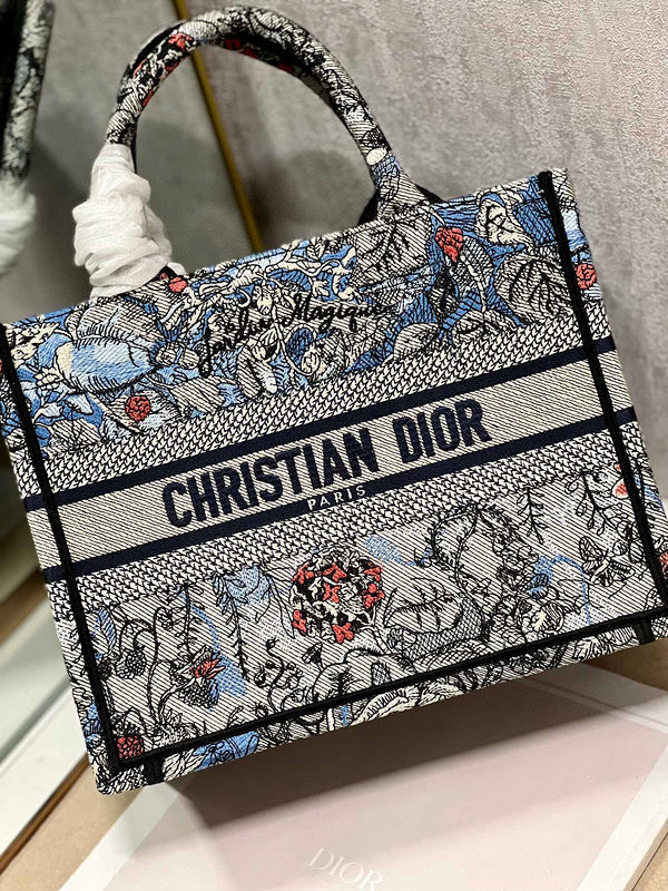 Dragons Bags Detail