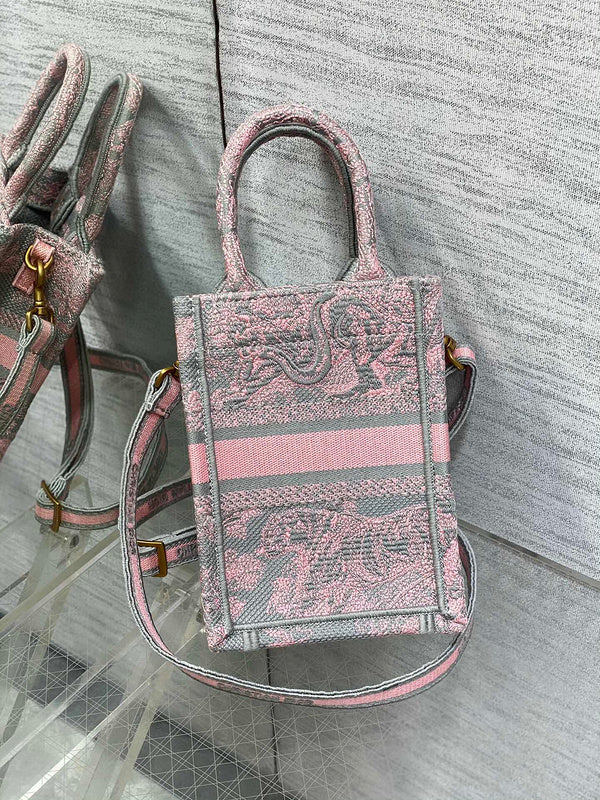 Dragons Bags Detail