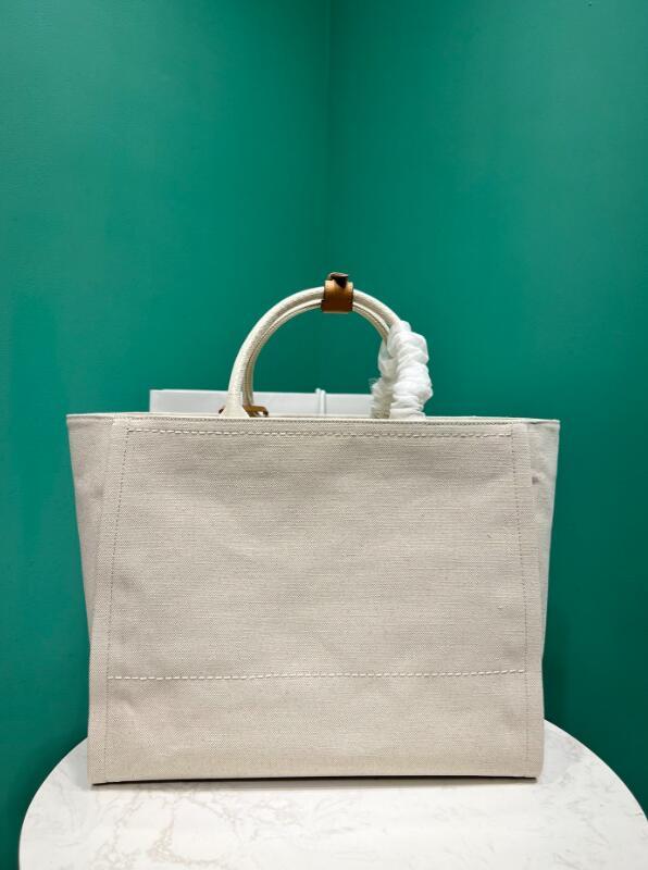 Dragons Bags Detail