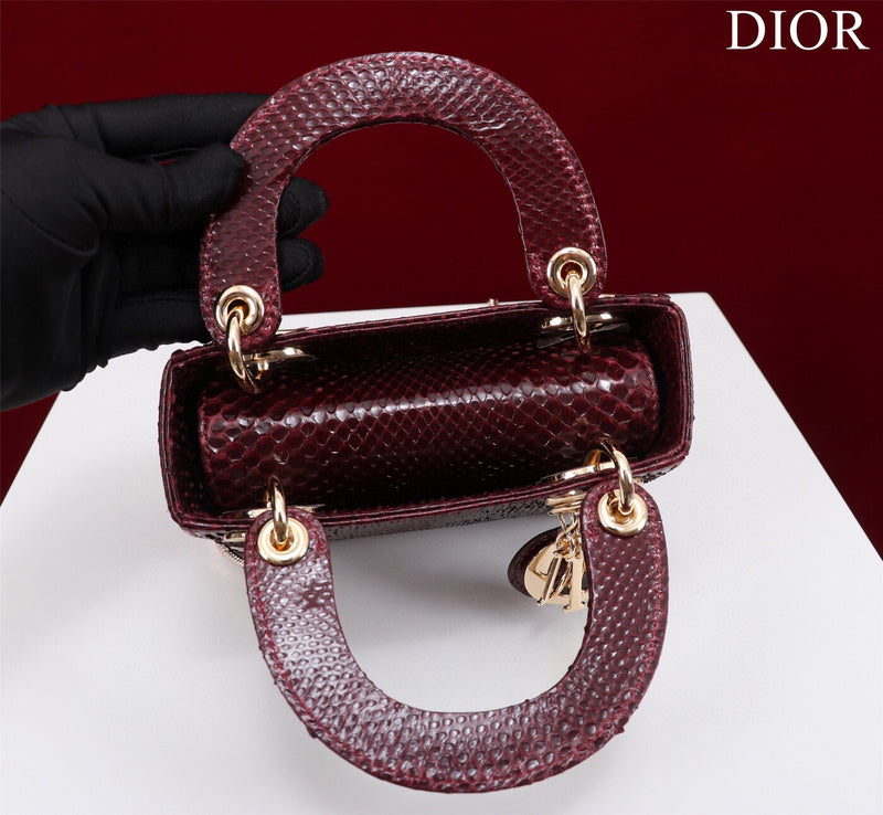 Dragons Bags Detail