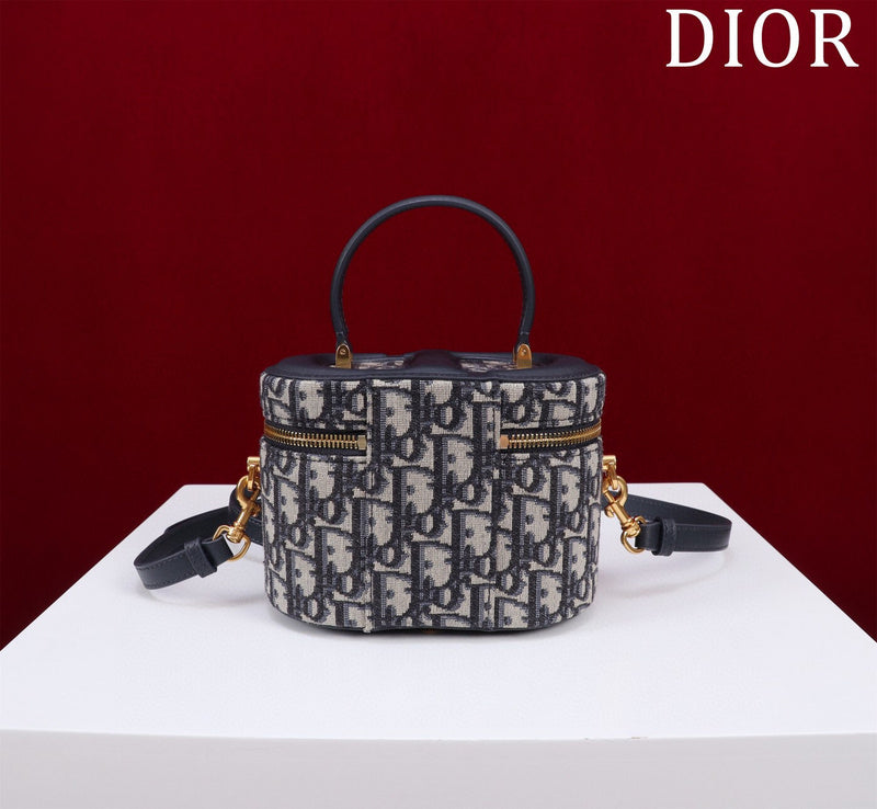 Dragons Bags Detail