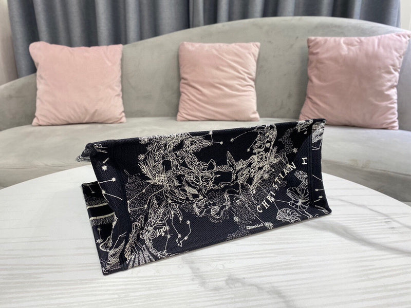 Dragons Bags Detail