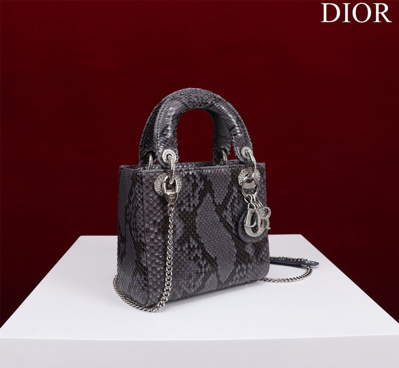 Dragons Bags Detail