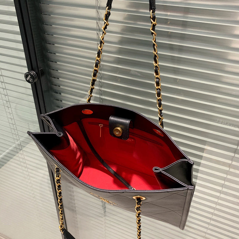 Dragons Bags Detail