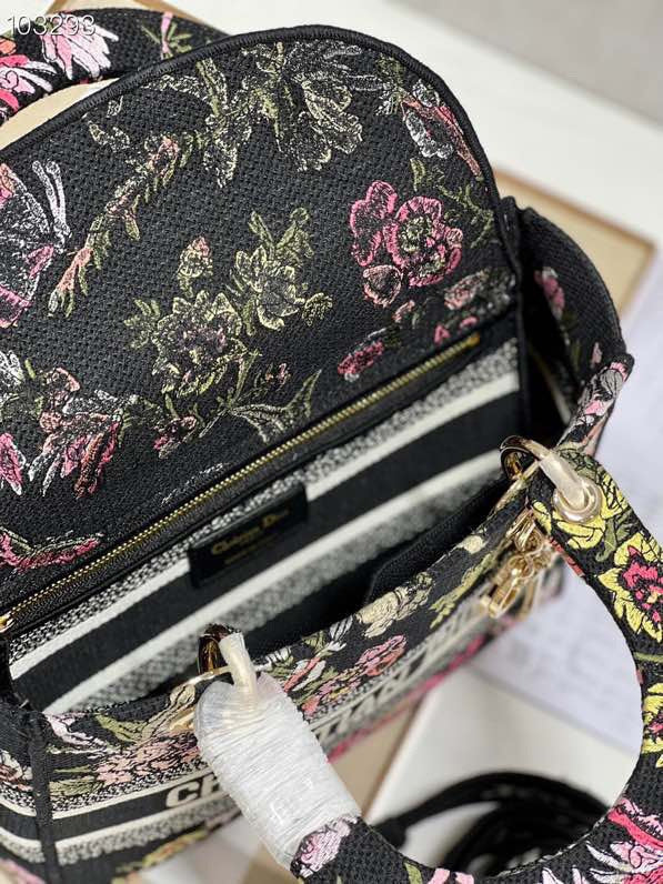 Dragons Bags Detail