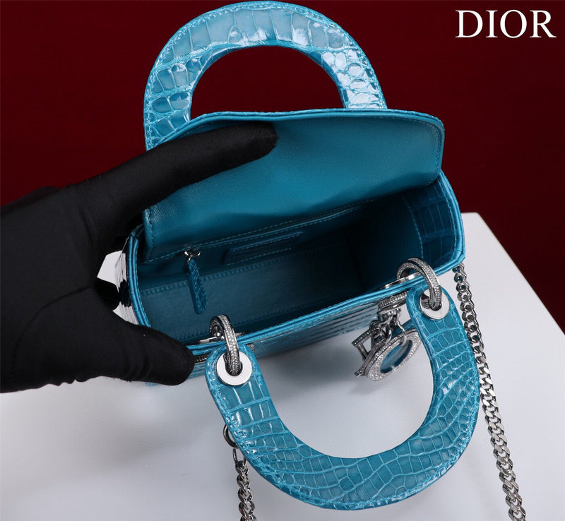Dragons Bags Detail