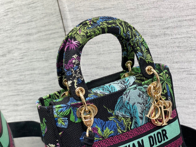 Dragons Bags Detail