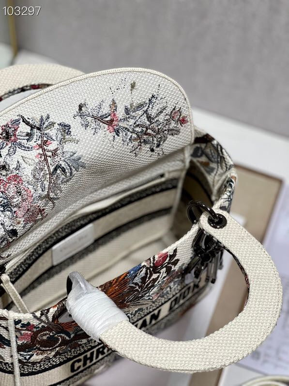 Dragons Bags Detail
