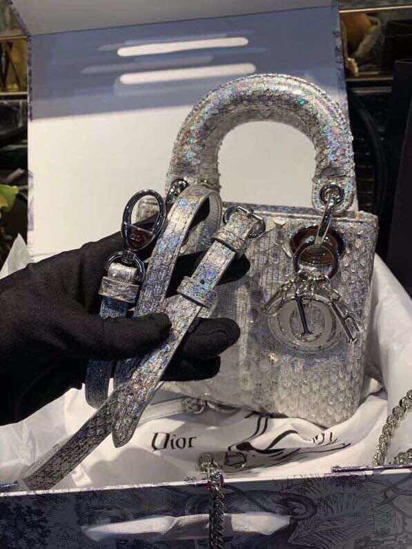 Dragons Bags Detail