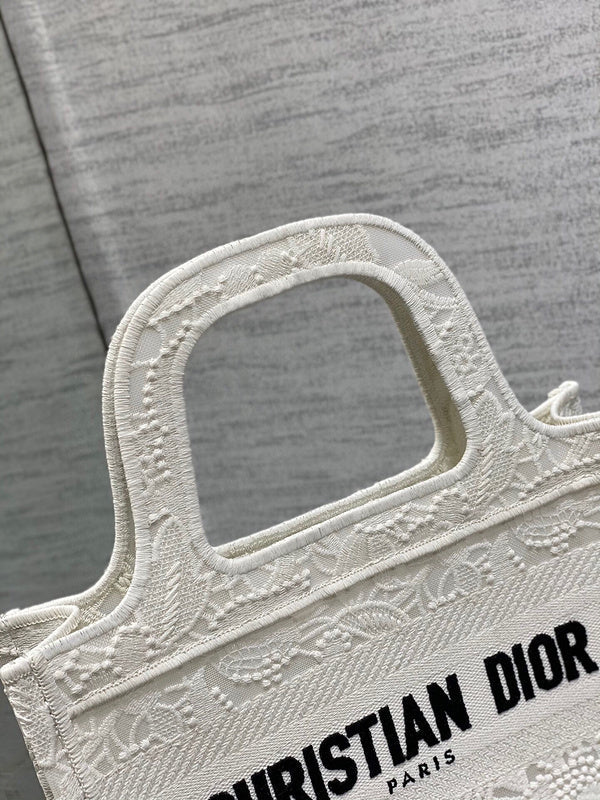 Dragons Bags Detail