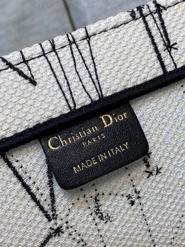 Dragons Bags Detail