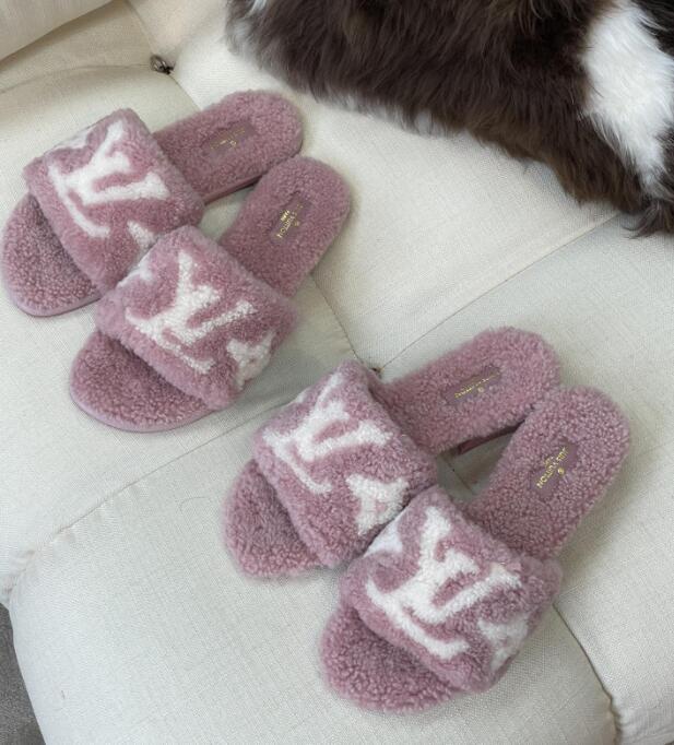 Dragons Bags Detail