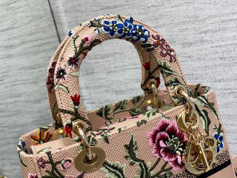 Dragons Bags Detail