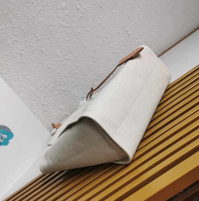 Dragons Bags Detail