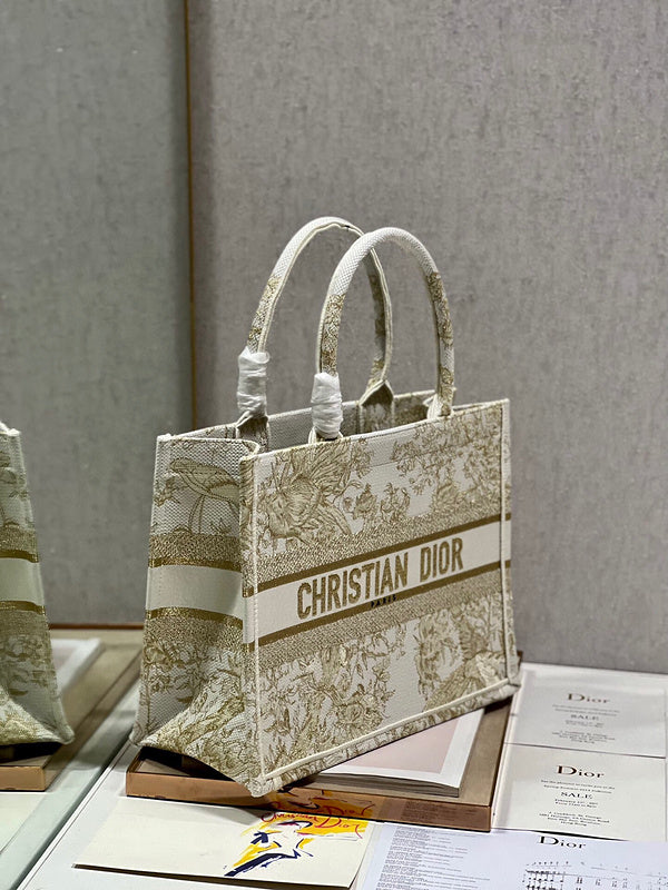 Dragons Bags Detail