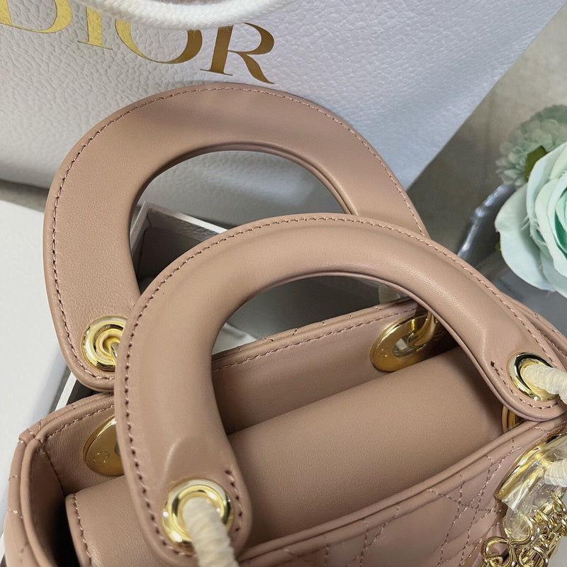 Dragons Bags Detail