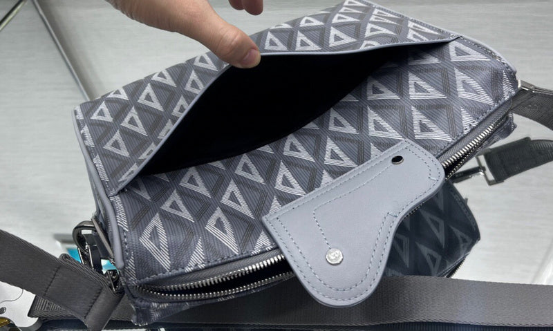 Dragons Bags Detail