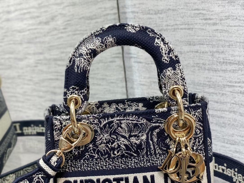 Dragons Bags Detail