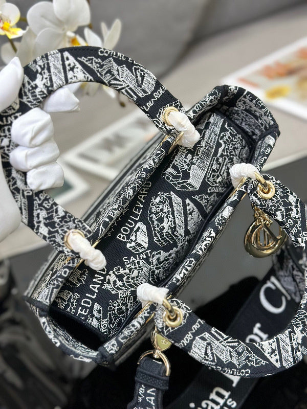 Dragons Bags Detail