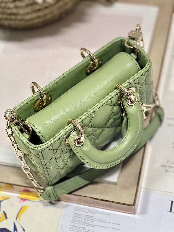 Dragons Bags Detail