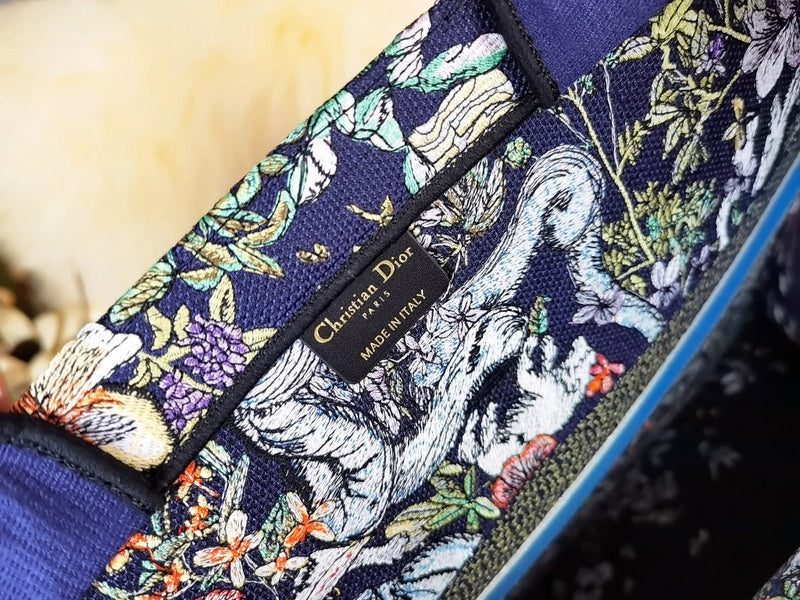 Dragons Bags Detail
