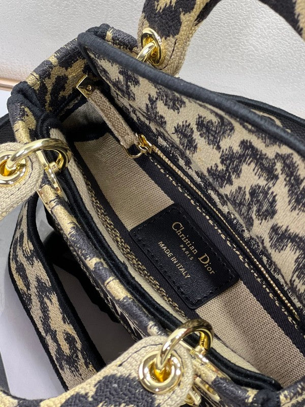Dragons Bags Detail