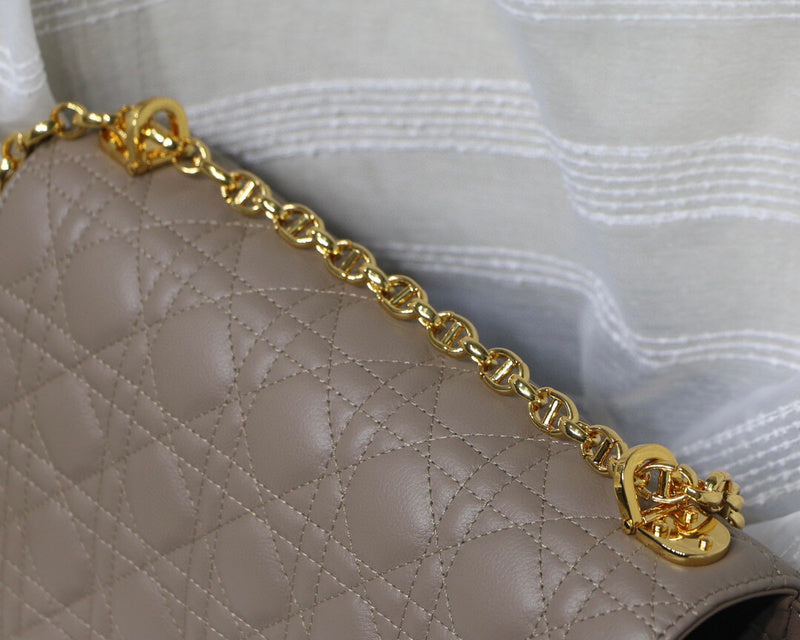 Dragons Bags Detail