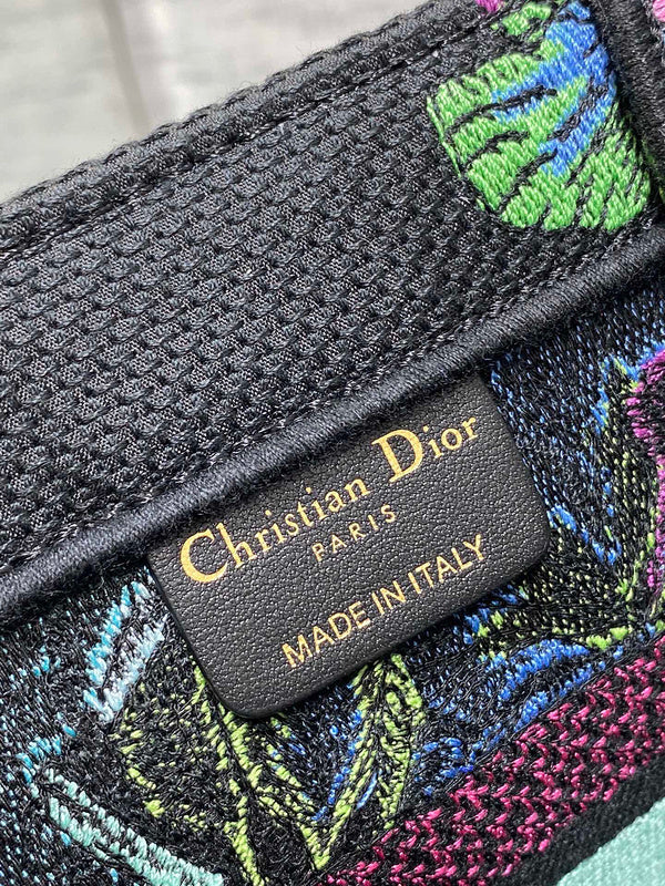 Dragons Bags Detail