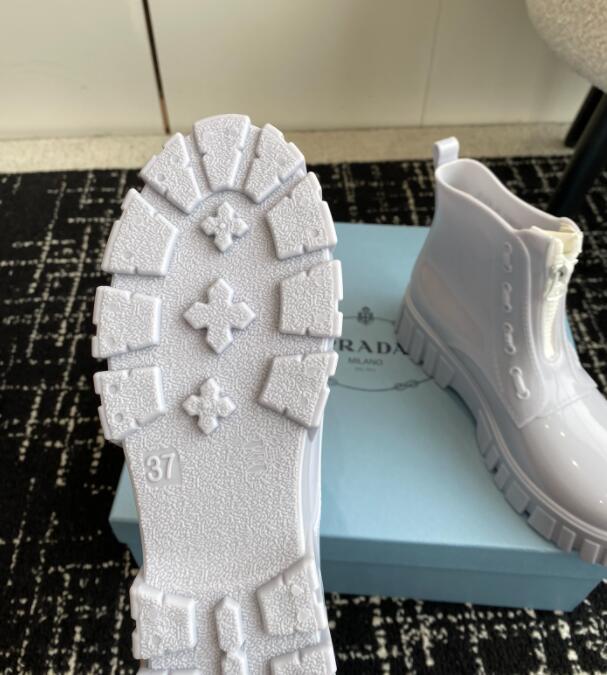 Dragons Bags Detail