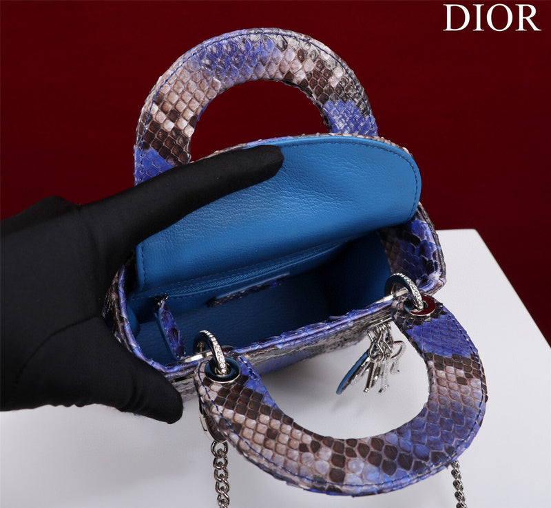 Dragons Bags Detail
