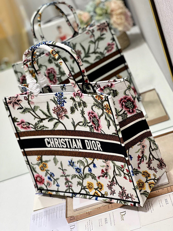 Dragons Bags Detail
