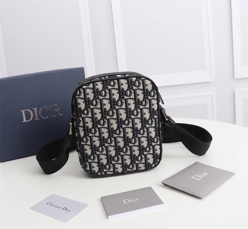 Dragons Bags Detail
