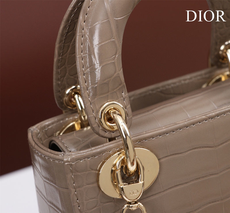 Dragons Bags Detail
