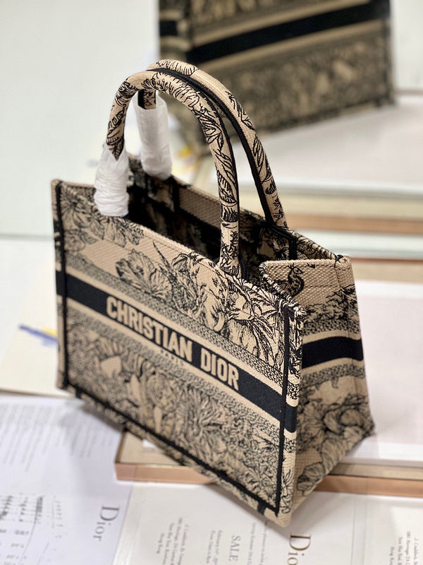 Dragons Bags Detail