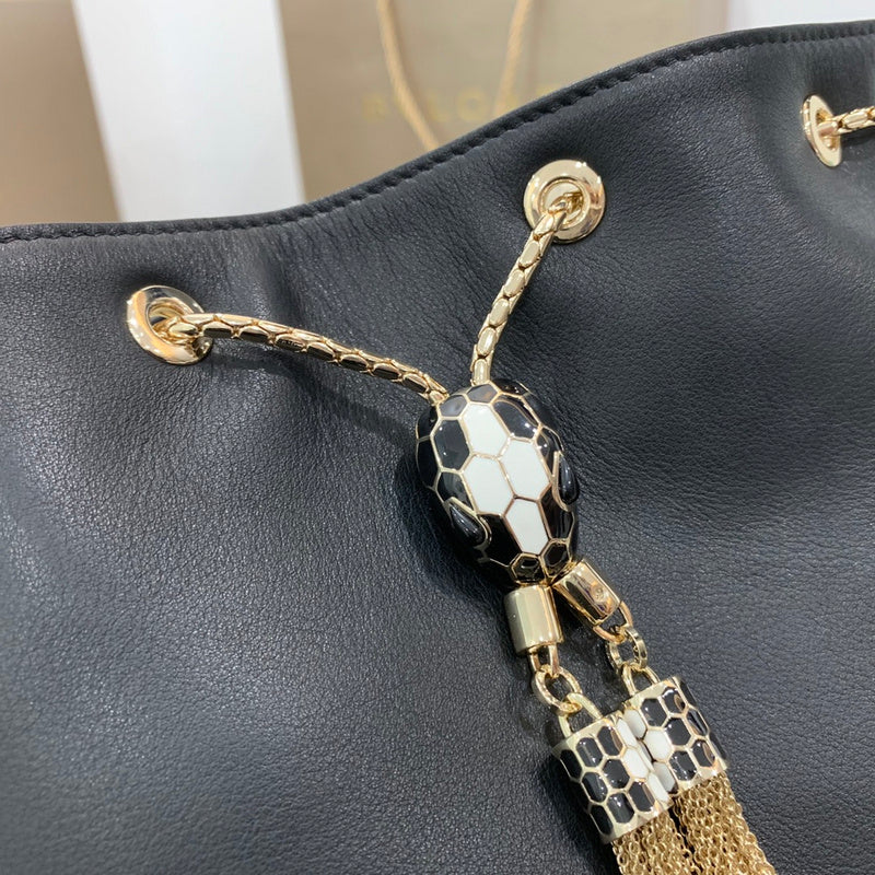 Dragons Bags Detail