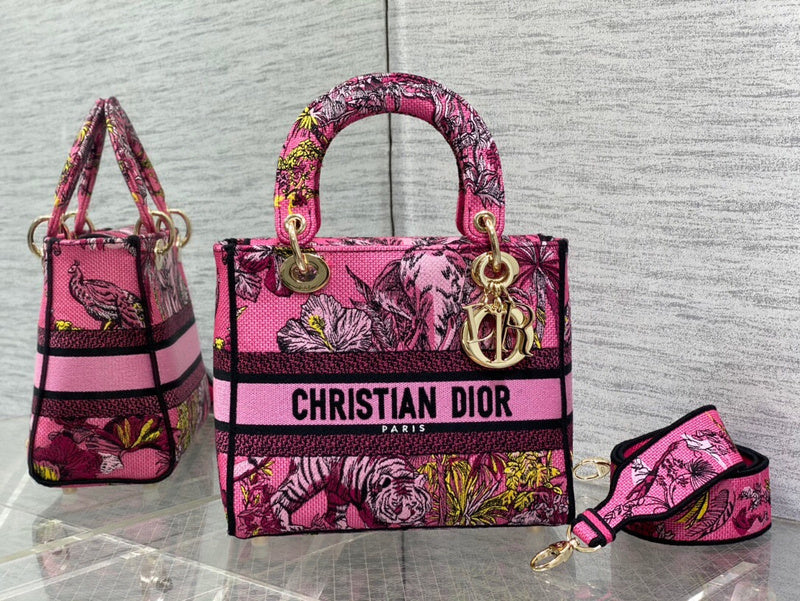 Dragons Bags Detail