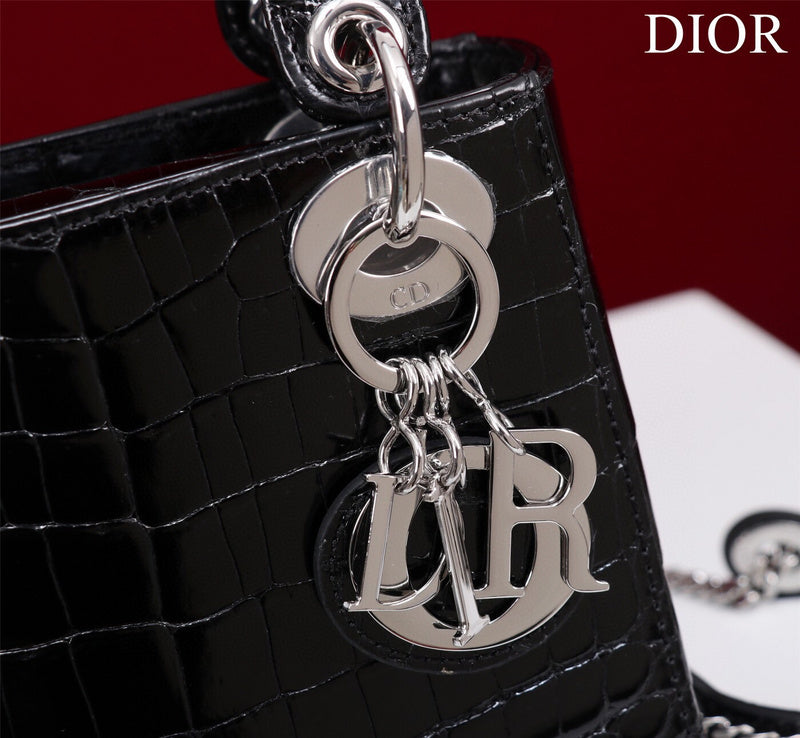 Dragons Bags Detail