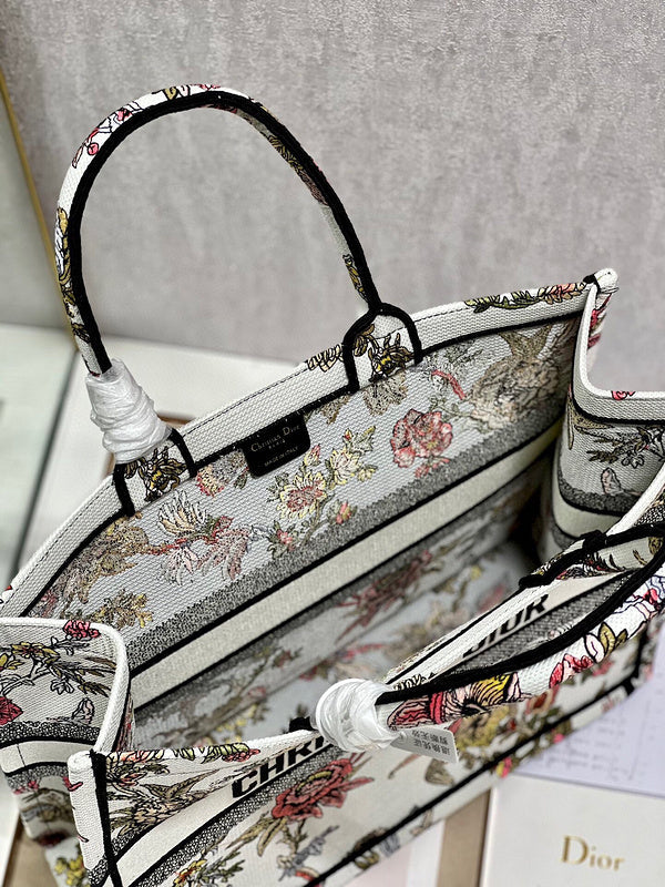 Dragons Bags Detail