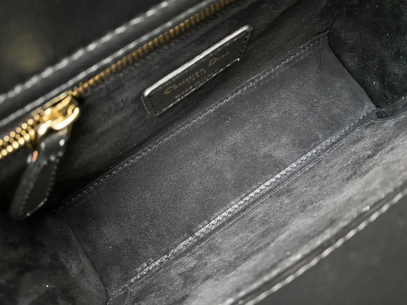 Dragons Bags Detail