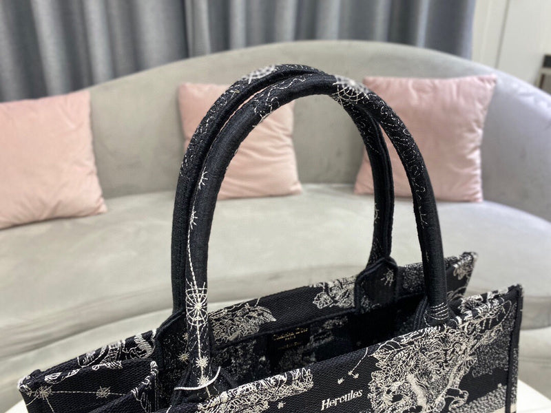 Dragons Bags Detail