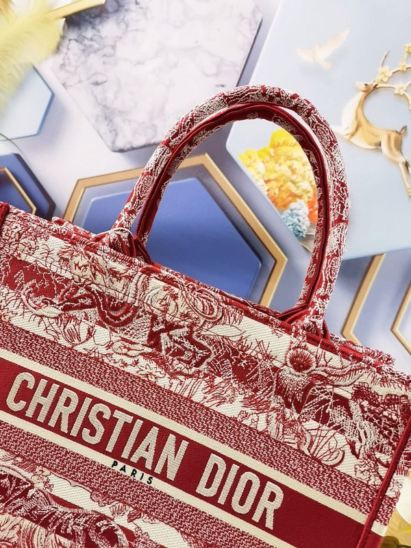 Dragons Bags Detail