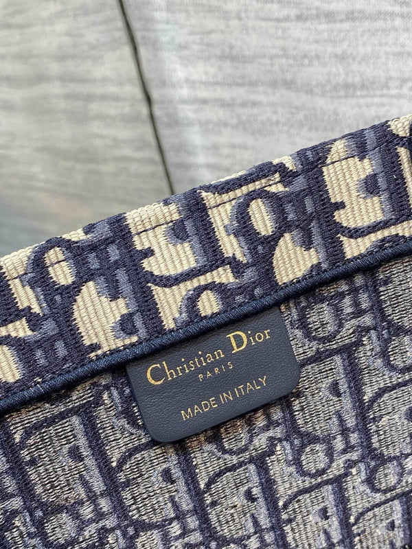 Dragons Bags Detail