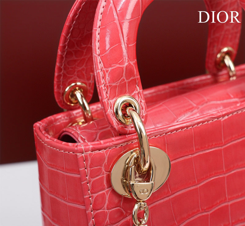Dragons Bags Detail