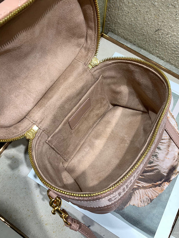 Dragons Bags Detail