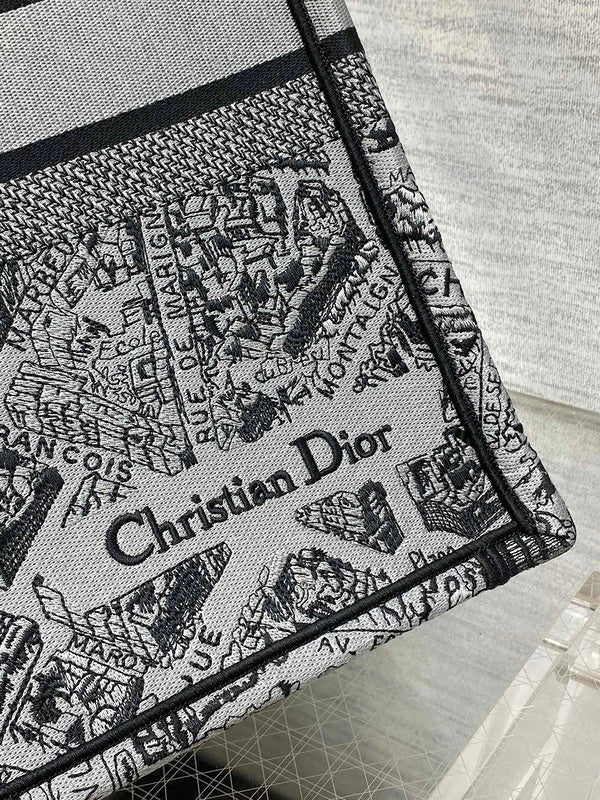 Dragons Bags Detail