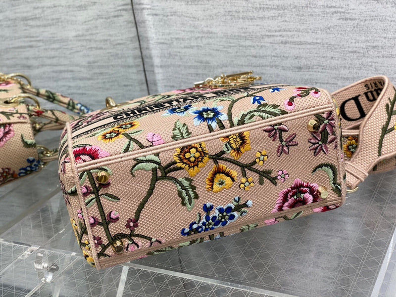 Dragons Bags Detail
