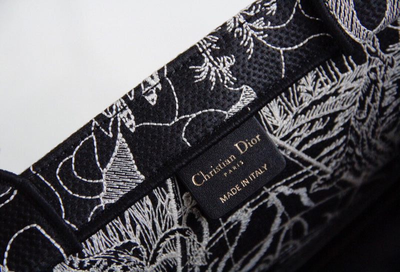 Dragons Bags Detail