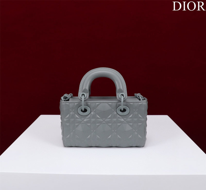 Dragons Bags Detail
