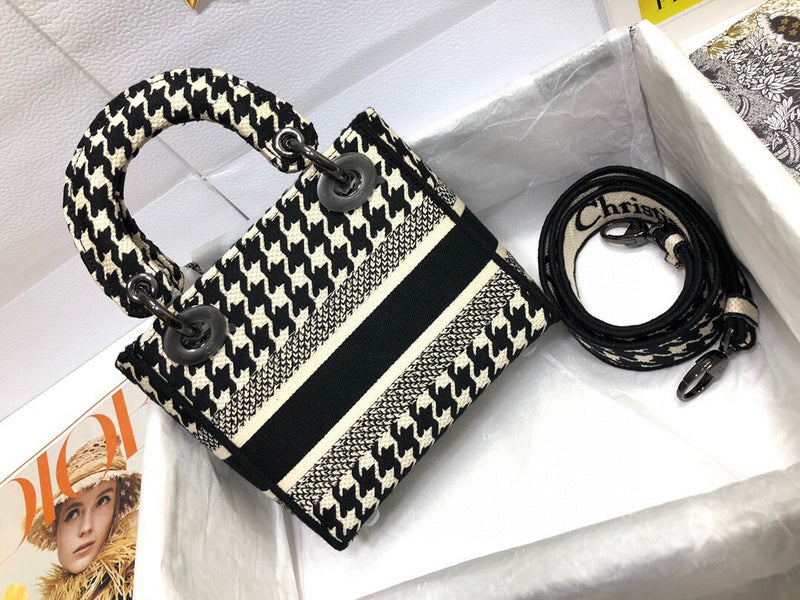Dragons Bags Detail