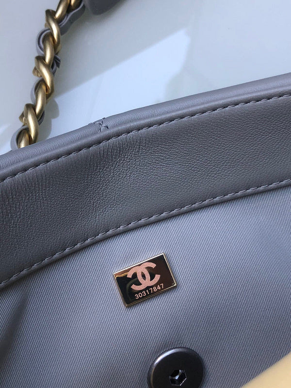Dragons Bags Detail